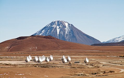 14 Antennas at the ALMA AOS