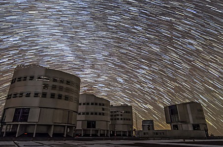Swirling stars above the VLT