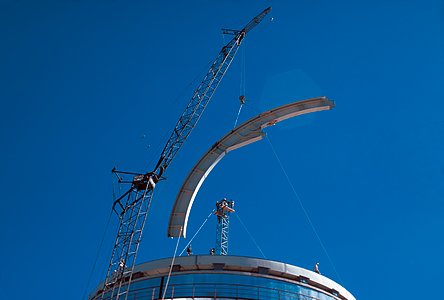 Building the dome of the ESO 3.6-metre telescope