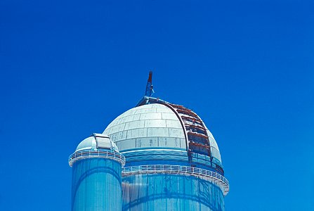 Dome assembling operation of the ESO 3.6-metre telescope and the Coudé Auxiliary Telescope