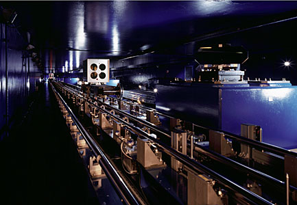 The VLT interferometric tunnel with delay lines