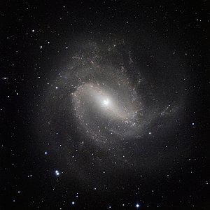 The classic spiral Messier 83 seen in the infrared with HAWK-I