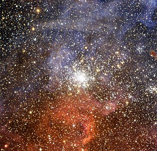 Der Sternhaufen NGC 2100 in der Großen Magellanschen Wolke