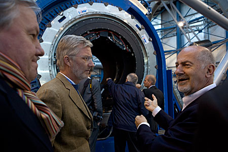 Prince Philippe of Belgium visits ESO’s Paranal Observatory