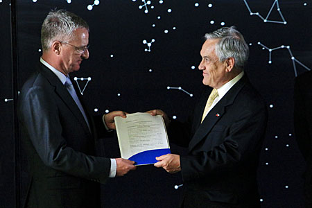 Chilean President visits Paranal to announce the transfer of the land for the E-ELT