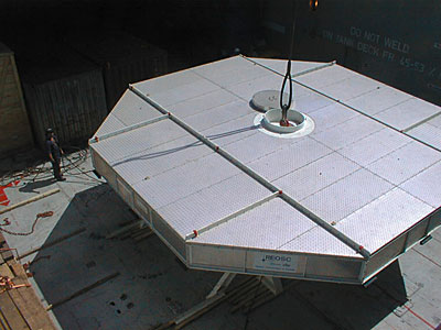Southern Light shines on the 8.2-m VLT Mirror