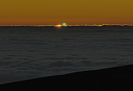 A blue-green flash at Paranal Observatory
