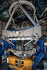 Removing the primary mirror of UT4