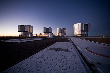 Die Beobachtungsplattform des Paranal nach Sonnenuntergang