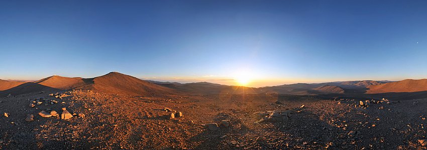 Zon, maan en telescopen boven de woestijn