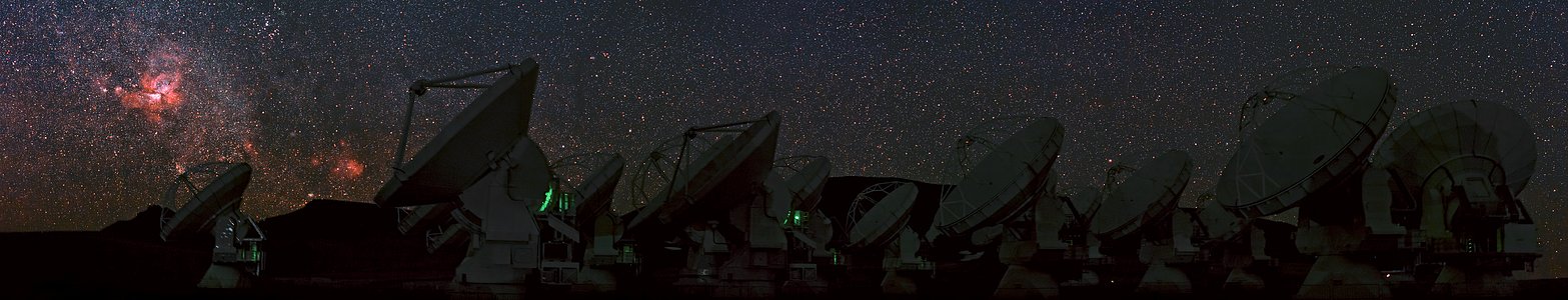 Vista panorámica de ALMA con la Nebulosa Carina