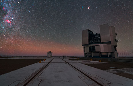 A Unit Telescope and an Auxiliary Telescope in UHD