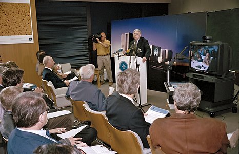 Announcement during VLT First Light press conference