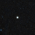 Overzichtsfoto van het hemelgebied rond de bolhoop Messier 55
