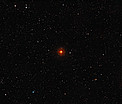 Image à grand champ du ciel autour de l’étoile géante rouge R Sculptoris