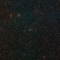 Imagem de grande angular do céu em torno da estrela jovem HD100546