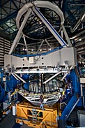 Removing the primary mirror of UT4