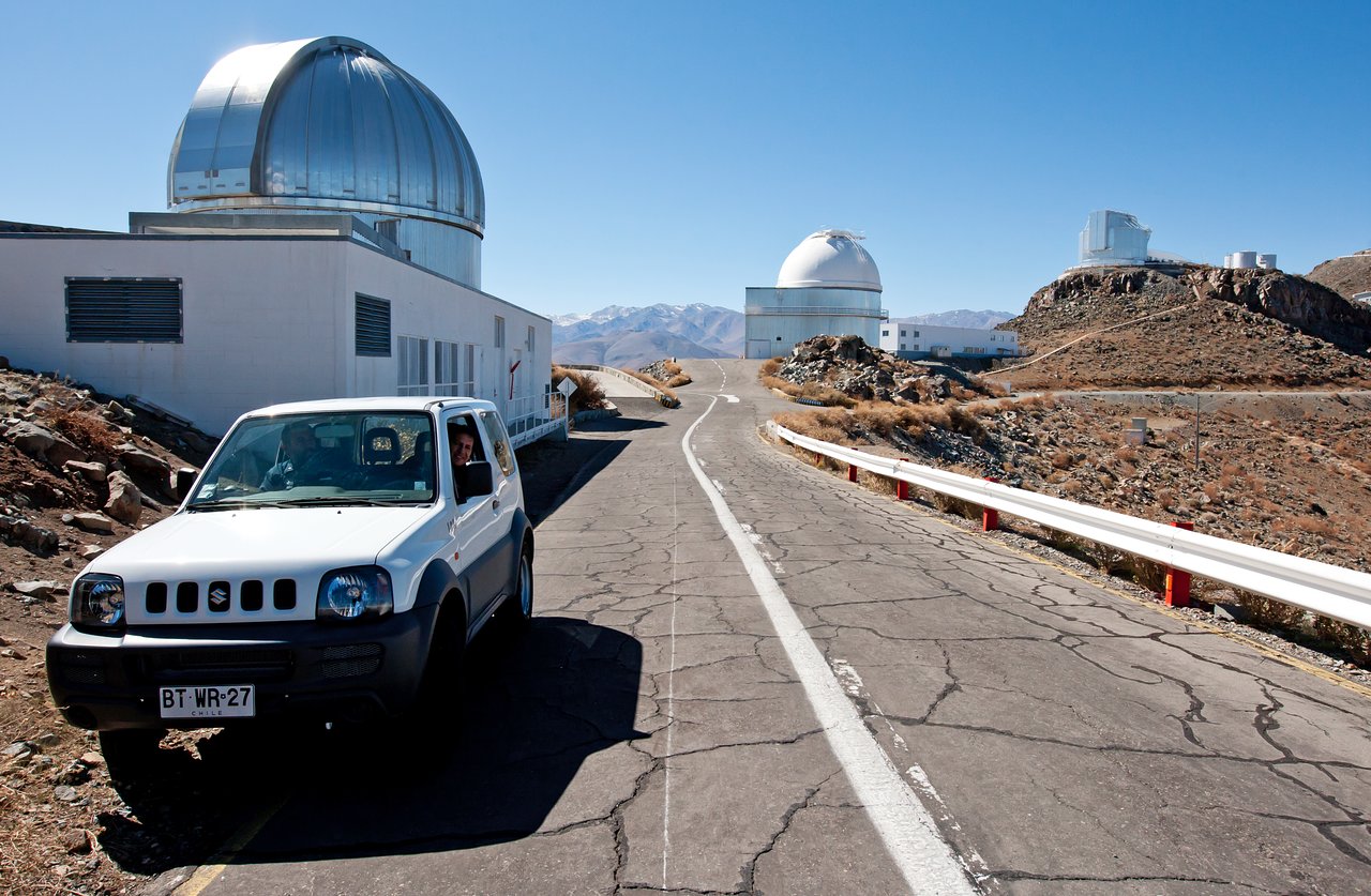 A Drive Through Time — How telescopes, and cars, have changed at La Silla (present-day image)