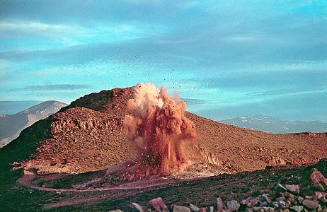 Rock blasting for the construction of La Silla