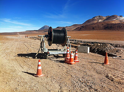 Nuevo enlace de fibra óptica para transmisión de datos a alta velocidad instalado en ALMA