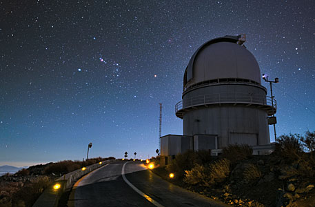 La Silla telescope by night