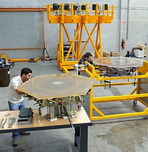 E-ELT mirror segments being tested