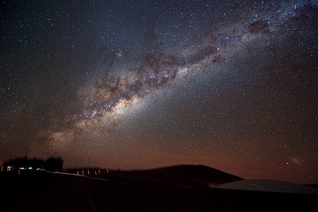 La Vía Láctea brilla en Paranal