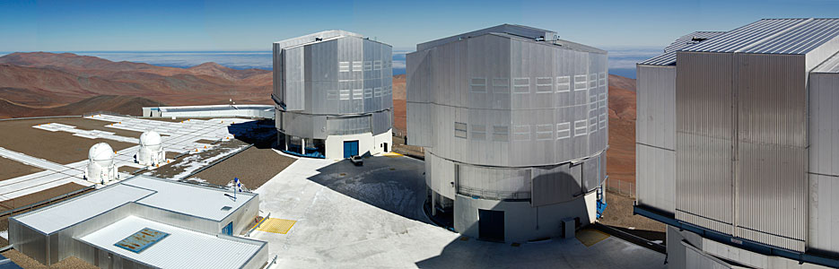 The VLT platform on top of Cerro Paranal
