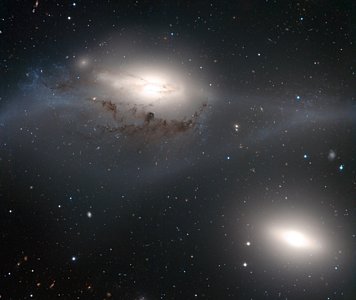 Le VLT regarde dans les Yeux de la Vierge