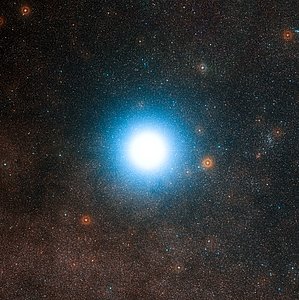 Kirkas tähti Alfa Centauri ympäristöineen