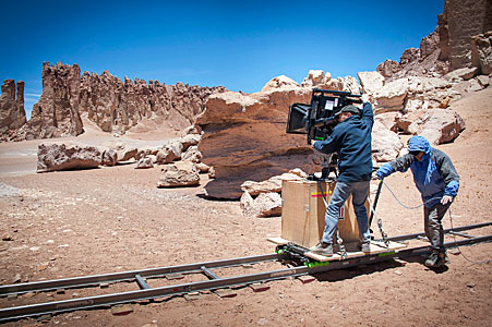 Malcolm Ludgate, director de fotografía de la película en IMAX® 3D Universo Oculto, durante una grabación