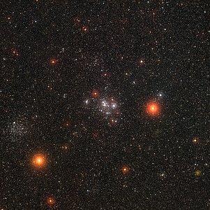 Imagen de amplio campo de los brillantes cúmulos estelares Messier 47 y Messier 46