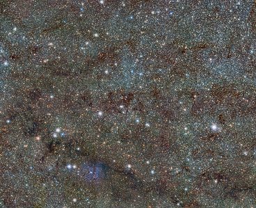 VISTA views the Trifid and reveals hidden variable stars (wider field view)