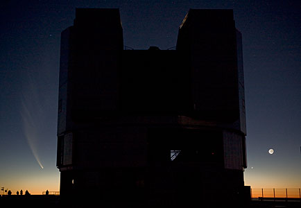 Comet McNaught, the Moon, Venus and the VLT