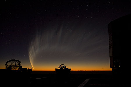 Comet McNaught over the VLT platform