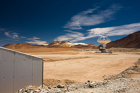 An ALMA antenna on Chajnantor