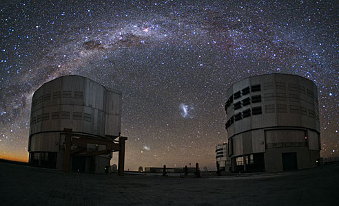 Un emú en el cielo sobre Paranal