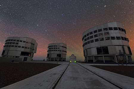 An Auxiliary Telescope Among Three Giants in UHD