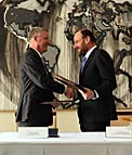 Signature of the agreement for the donation of land for the E-ELT