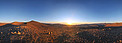 El Sol, la Luna y los telescopios sobre el desierto