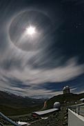 22º Moon halo over La Silla