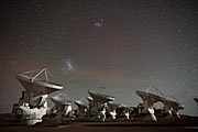 Imagem da compilação de vídeos time-lapse de 2012 do ALMA