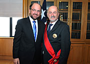 The Chilean Foreign Minister, Alfredo Moreno, with Massimo Tarenghi