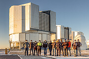 Equipo de operaciones científicas de Paranal en la plataforma del VLT