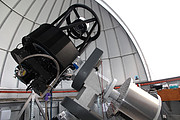 Het prototype van een BlackGEM-telescoop in zijn koepel in Nijmegen.
