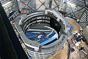 El espejo VISTA recubierto instalado en el Telescopio