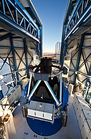 Telescopio de Rastreo del VLT: el telescopio más grande del mundo diseñado para rastrear el cielo en luz visible