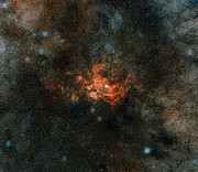 Vidvinkelbild på området runt nebulosan NGC 6357