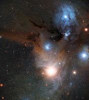 De omgeving van het stervormingsgebied bij de ster Rho Ophiuchi in het sterrenbeeld Slangendrager
