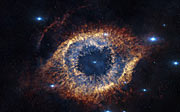 Fotograma de la película Universo Oculto en IMAX® 3D donde vemos la Nebulosa de la Hélice en el rango infrarrojo 